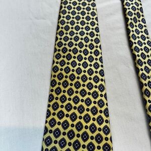 Vintage 70s /80s Christian Dior Men’s Silk Tie Classic Geometric Medallion print